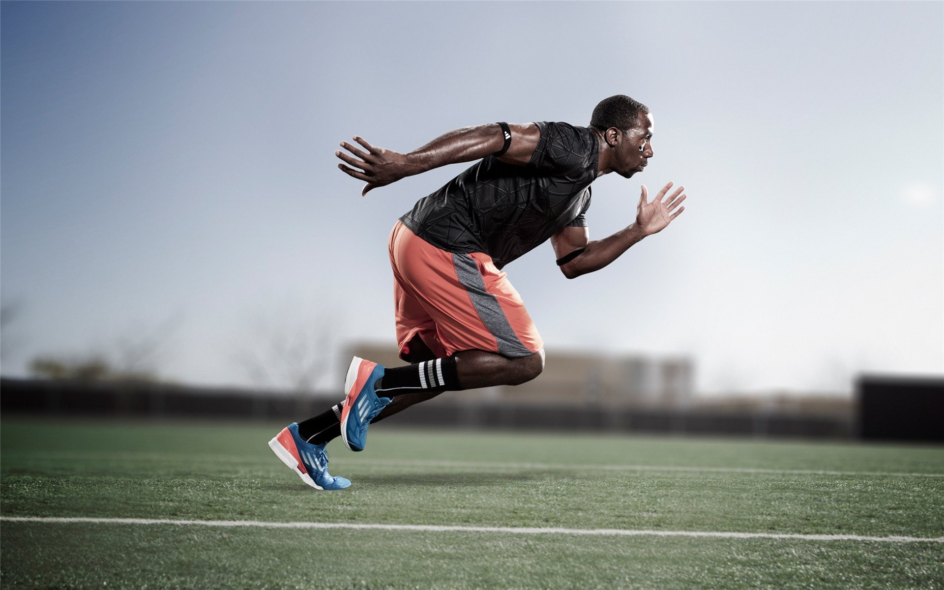 “球迷热血沸腾：现场氛围燃爆全场的比赛一览”，描述球赛热血沸腾的诗句